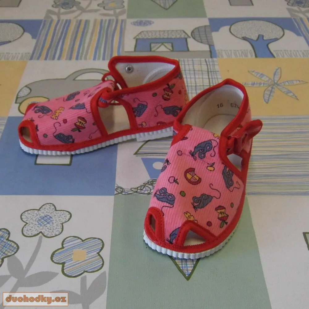  kotníkové bačkůrky otevřené na sponu