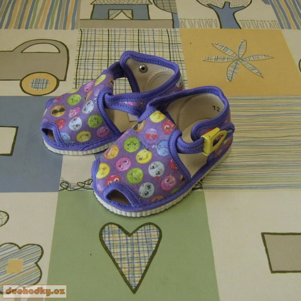  kotníkové bačkůrky otevřené na sponu