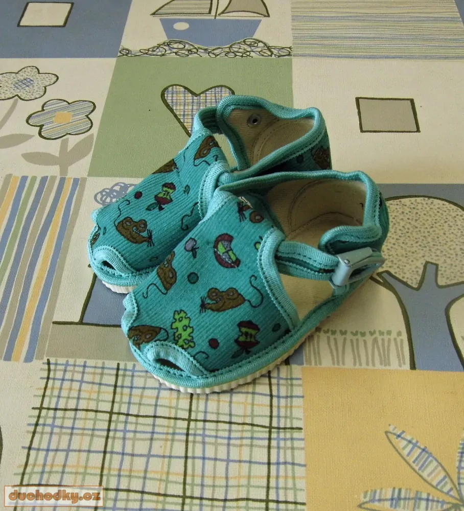  kotníkové bačkůrky otevřené na sponu