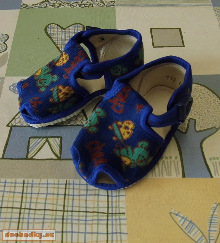  kotníkové bačkůrky otevřené na sponu