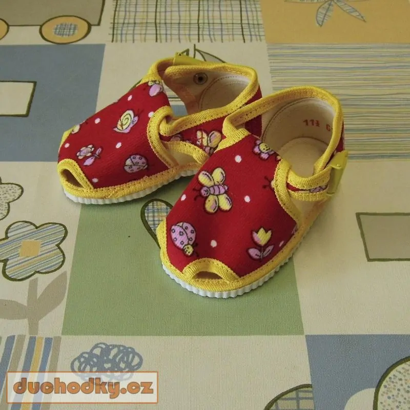  kotníkové bačkůrky otevřené na sponu